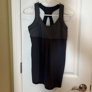 Old navy tank w built in bra size medium.